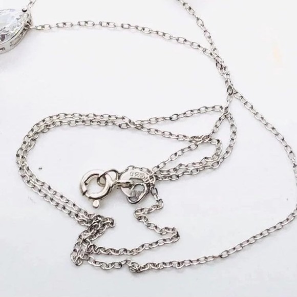 Sterling Silver Cubic Zerconia Pendant chain16" - Picture 4 of 6